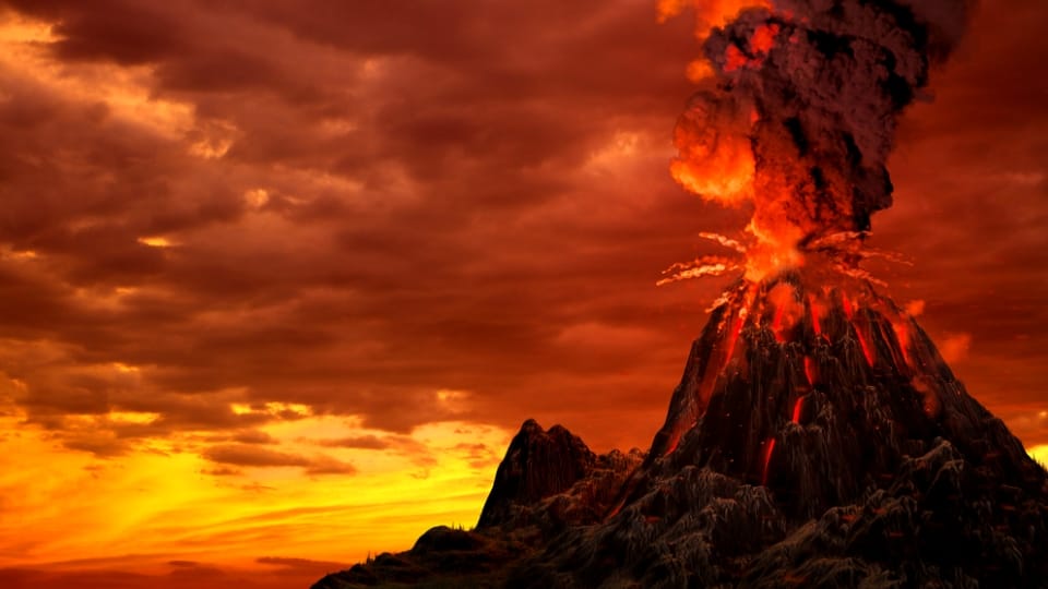 激しく噴火する火山